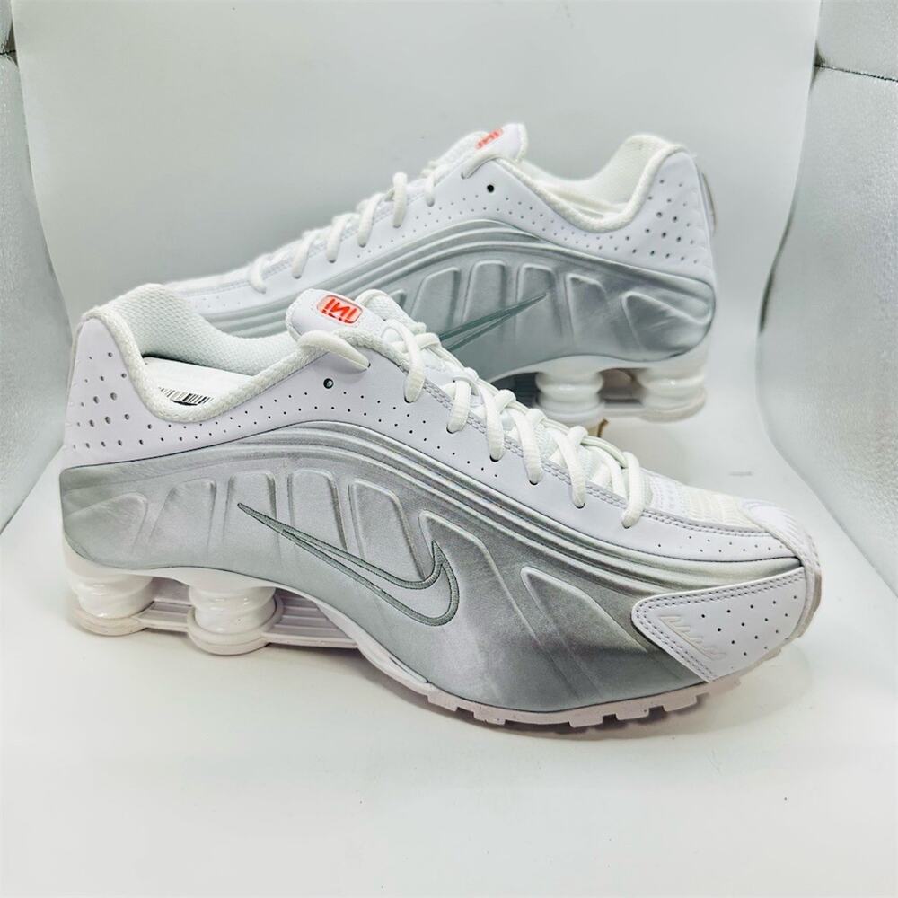 Nike Shox R4 Womens Sneakers White Metallic Silver Size 10 Lace-Up Shoes